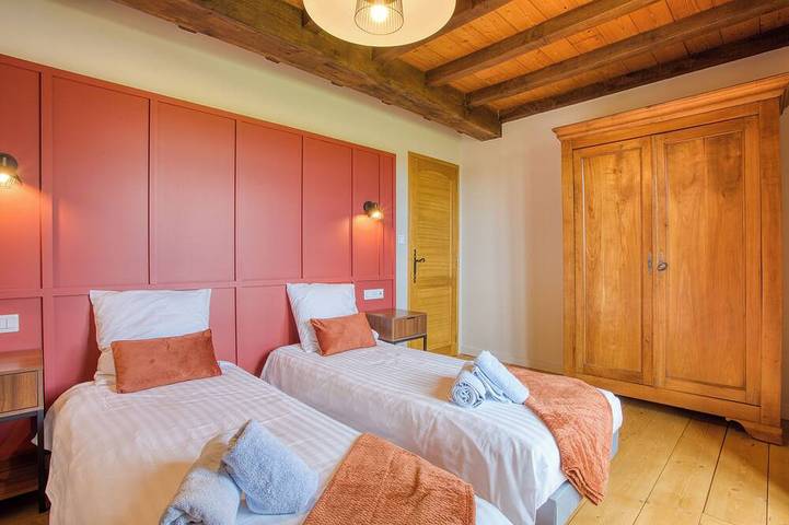 Location de vacances pour 6 personnes, avec piscine et jardin ainsi que terrasse et jacuzzi, animaux acceptés à Bosset - 2