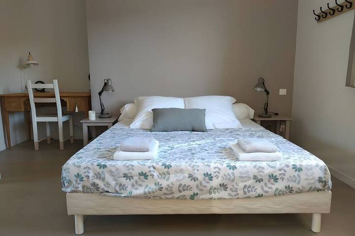 Maison d’hôte pour 3 personnes, avec piscine et jardin