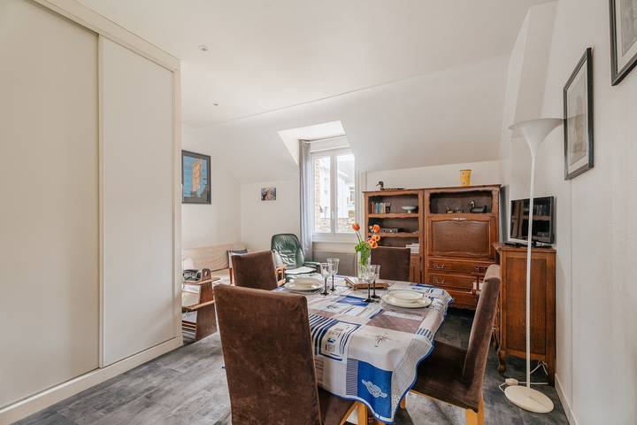 Appartement entier, Appartement 'Cancale Centre-ville - Mer' avec Wi-Fi et parking privé in Cancale, Baie du Mont-Saint-Michel