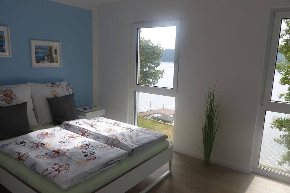 Vacation home on the Hohenfelden reservoir with its own jetty and rowing boat & electric motor in Hohenfelden, Weimarer Land