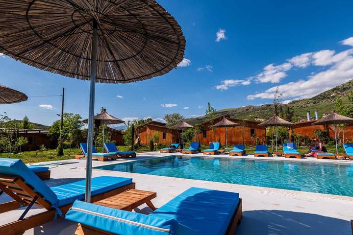 Cottage pour 3 personnes, avec jardin ainsi que piscine et vue, animaux acceptés