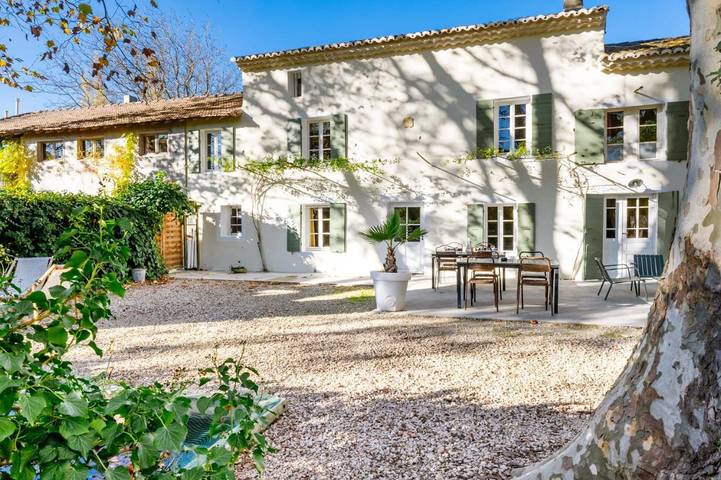 Chambre d’hôte pour 2 personnes, avec jardin ainsi que vue et piscine à Le Thor