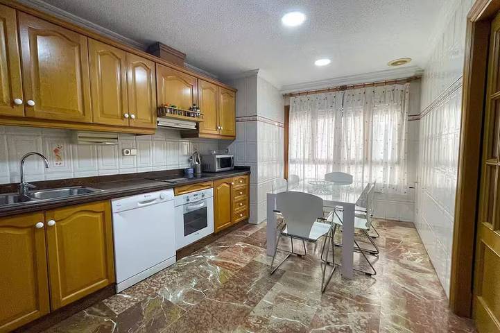 Apartamento entero, Dúplex 2 plantas 220m2 / Aire acondicionado / Centro histórico Elche / Familiar in Elche, Provincia de Alicante