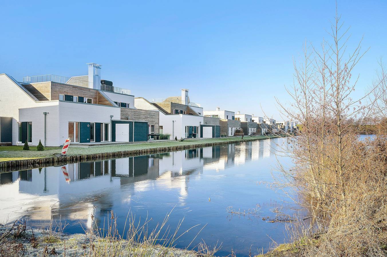 Casa vacacional 'Meeresbrise' con vistas al lago, terraza privada y Wi-Fi in Tossens, Butjadingen
