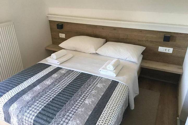 Guesthouse Family Bosnic - Double Room with Balcony - 3 in Smoljanac, Plitvicer Seen