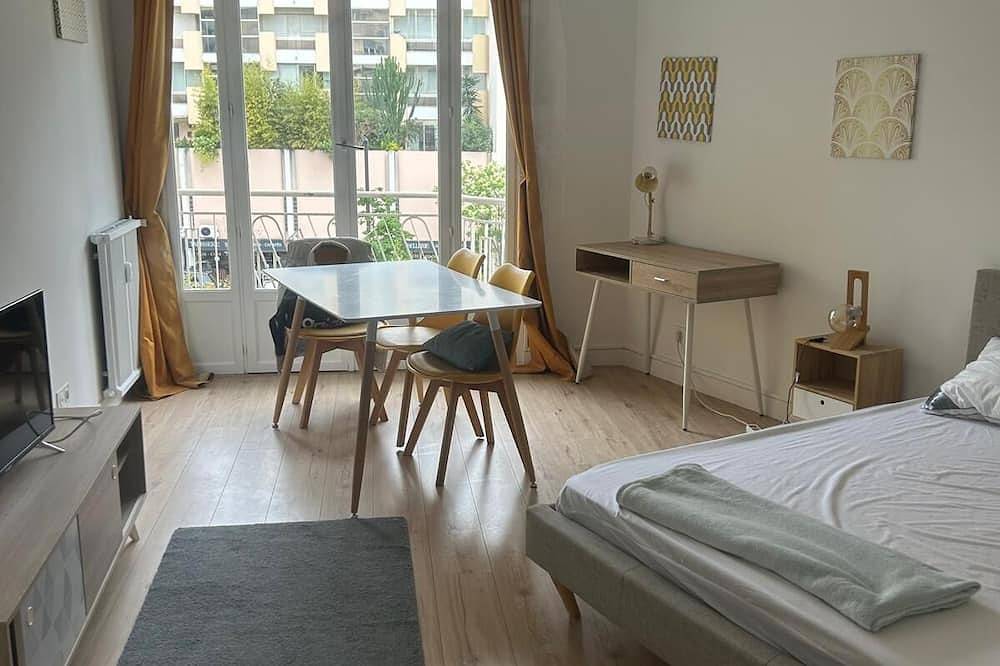 Entire apartment, Nice Plage in Nice (France), Mediterranean Coast (France)