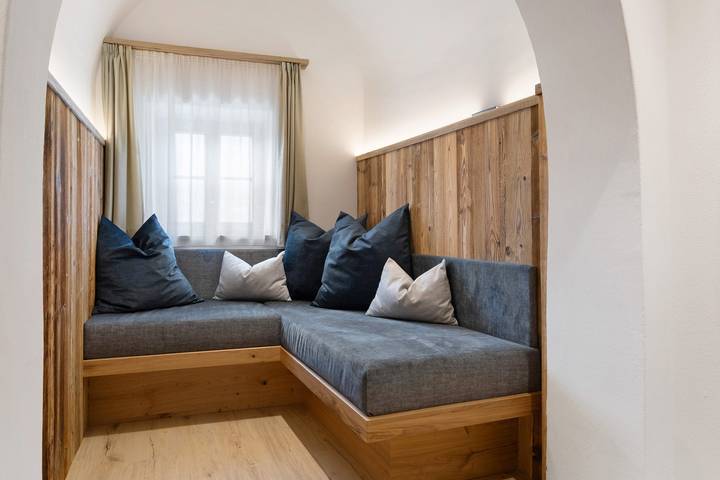 Entire apartment, Holiday Apartment 'Bertollhof Weingenuss' with Mountain View, Shared Terrace and Wi-Fi in Kortsch, Silandro