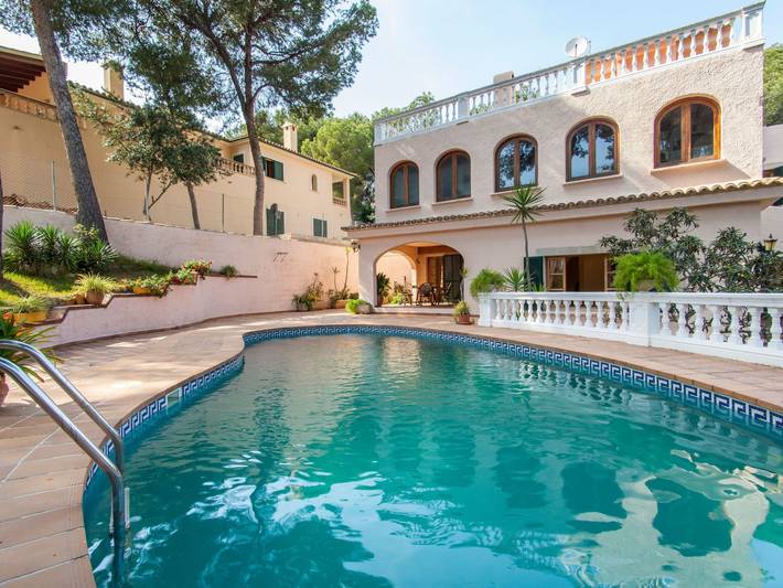 Apartamento para 12 personas, con piscina además de terraza y jardín en Costa d'en Blanes