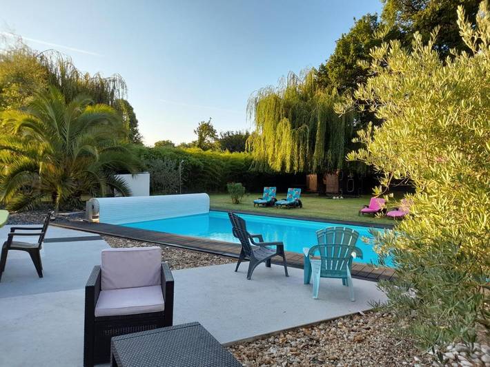 Chambre d’hôte pour 2 personnes, avec Terrasse ainsi que Jardin et Piscine à Médis