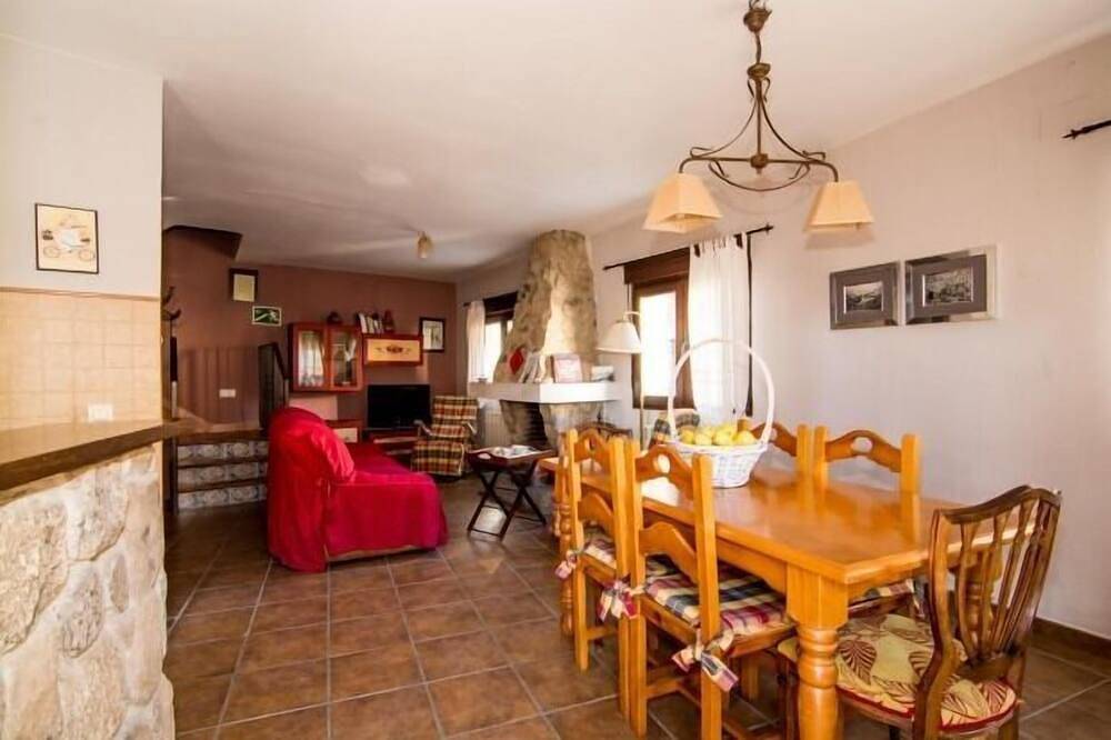 Cottage (full rental) El Leñador I and Ii for 5 people in Hoyos del Espino, Ávila Region