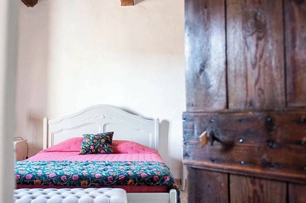 Gîte de l'Olivier-La Roseraie du Val'ensoleillé in Valensole, Parc naturel régional du Verdon