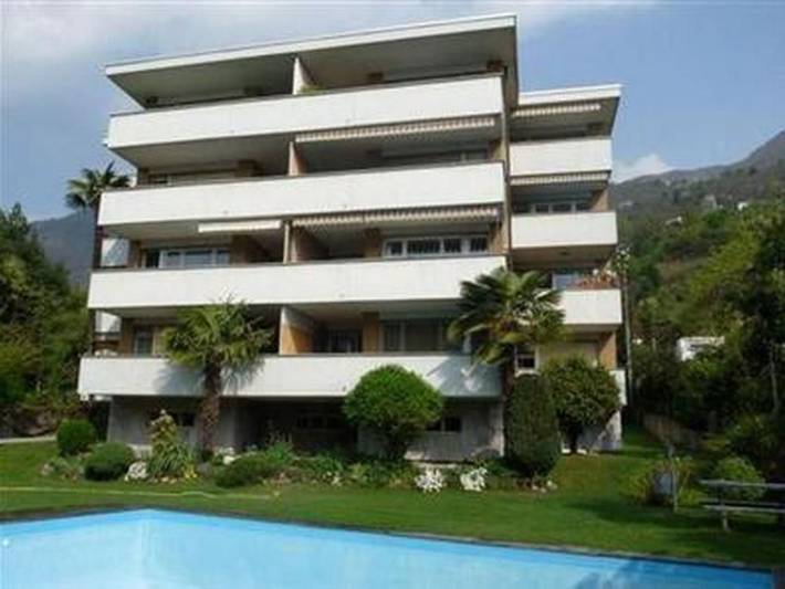 Ferienwohnung für 2 Personen, mit Garten und Pool sowie Balkon in Minusio