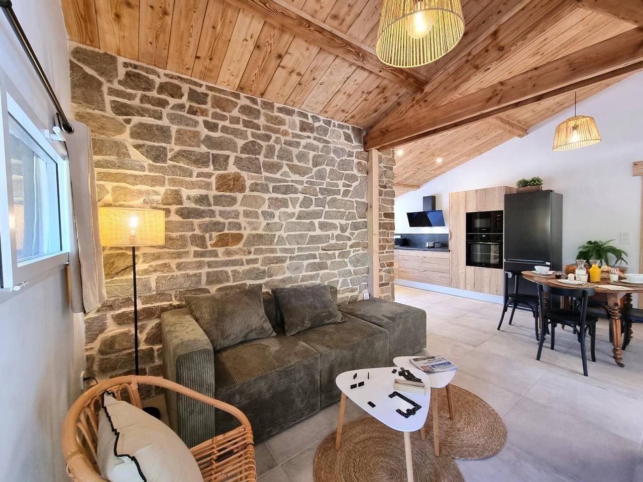 Gîte climatisé avec terrasse - 4 pers. in Saint-Just-Saint-Rambert, Montbrison