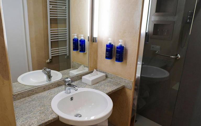 Hotel für 2 Personen, mit Sauna und Whirlpool sowie Pool und Terrasse in Spandau - 3