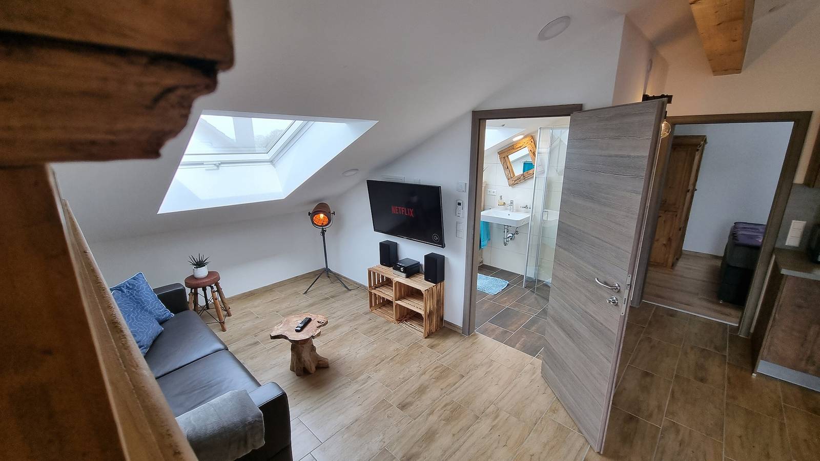 Ganze Wohnung, Ferienwohnung 'B' mit Bergblick, Wlan und Klimaanlage in Sasbach am Kaiserstuhl, Kaiserstuhl