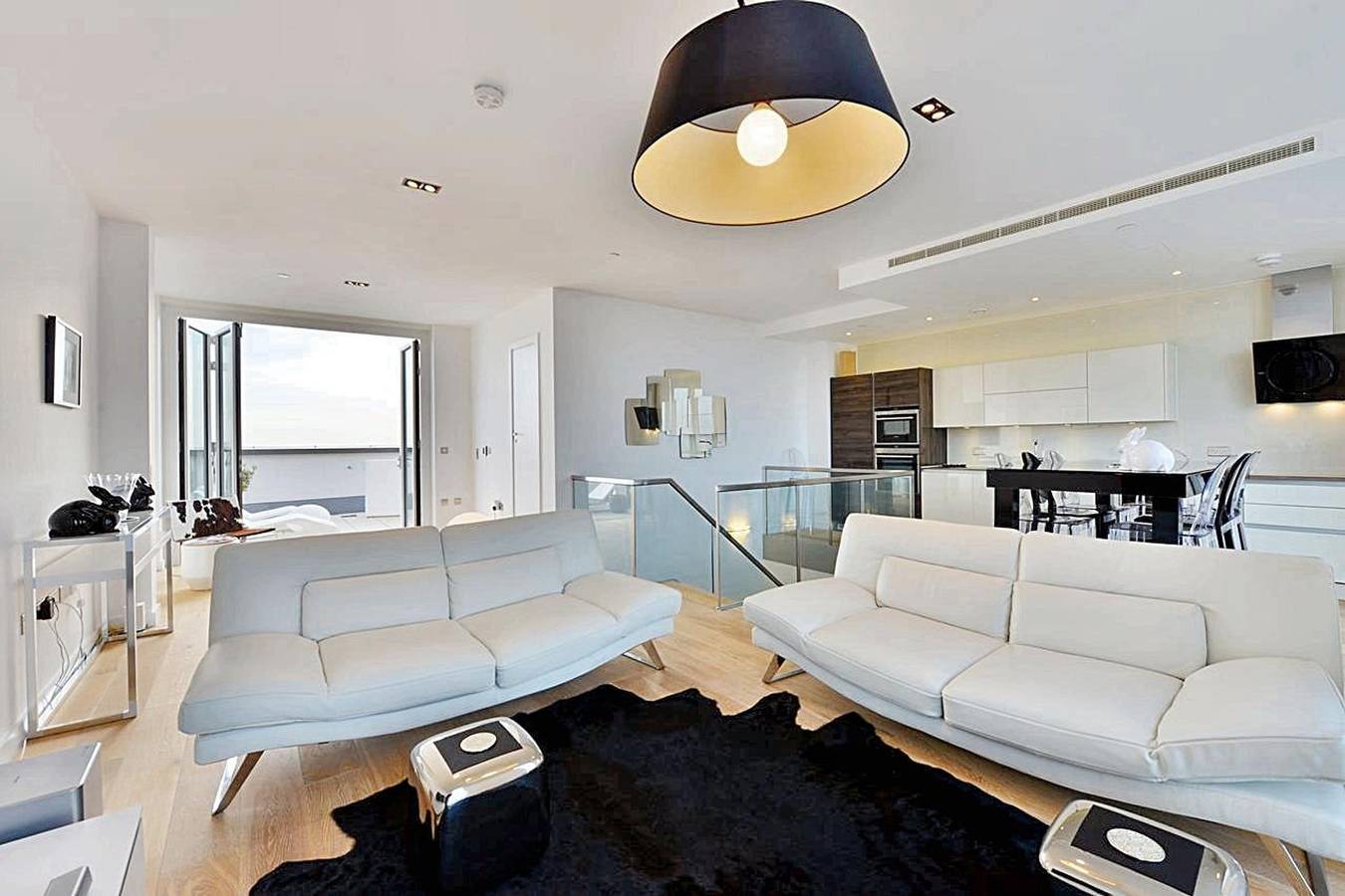 Entire apartment, Bird s eye view - Luxury 2Bdr Penthouse In Central London  in Bethnal Green, London