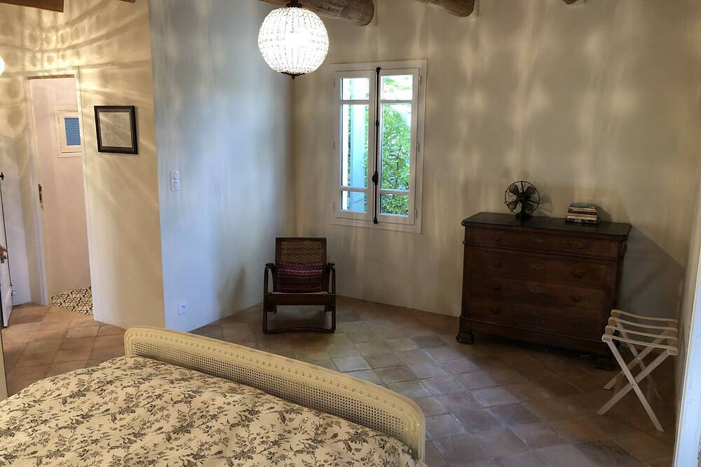 Charmant appartement 1 chambre dans un mas historique près d'Uzes in Saint-Quentin-la-Poterie, Région de Nîmes