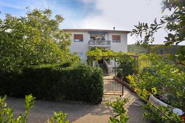 Gîte pour 2 personnes, avec jardin et terrasse à Punat