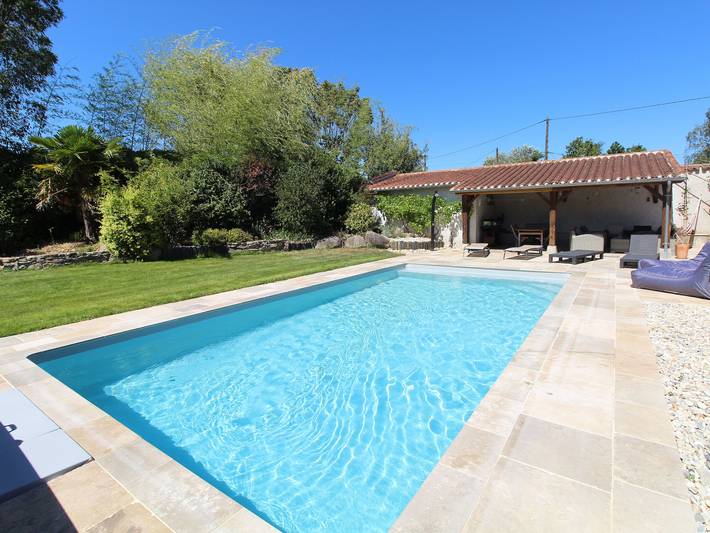 Gîte pour 6 personnes, avec Terrasse ainsi que Jardin et Piscine