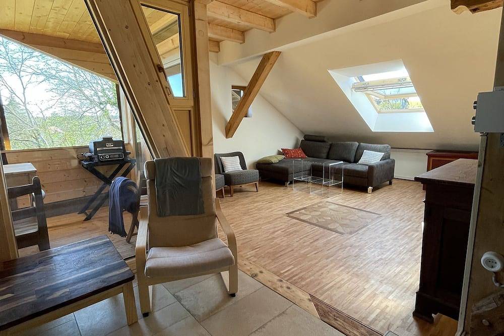 Ganze Wohnung, Großzügige, gemütliche Dachwohnung mit Bergblick inmitten vieler Ausflugsziele! in Berg, Starnberger See