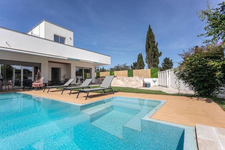 Villa per 6 persone, con terrazza e giardino nonché piscina a Lecce