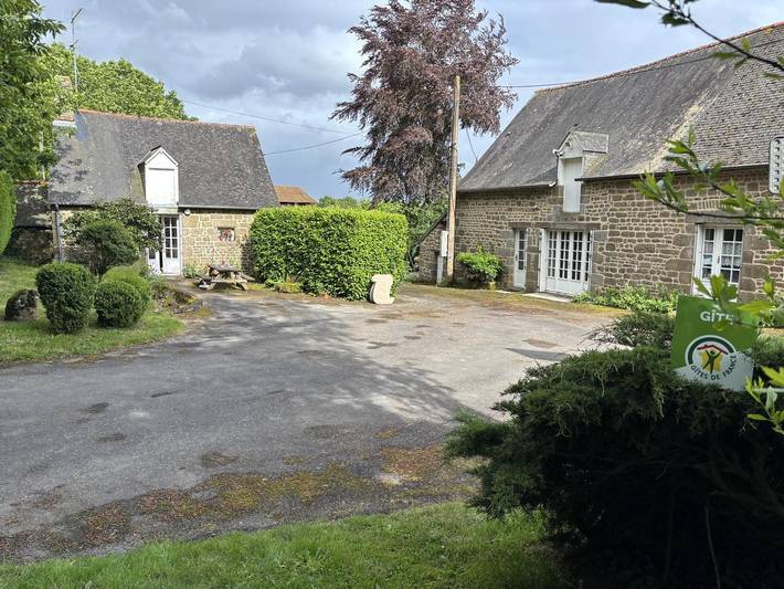Gîte pour 2 personnes, avec Terrasse ainsi que Jardin et Vue dans Maen-Roch