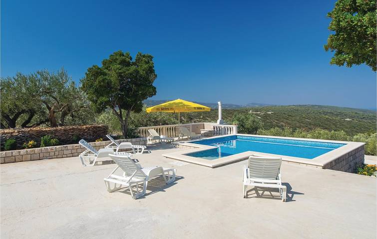 Entspannendes Apartment mit Pool, Terrasse und WLAN in der Nähe von Pucisca in Pucisca, Brac