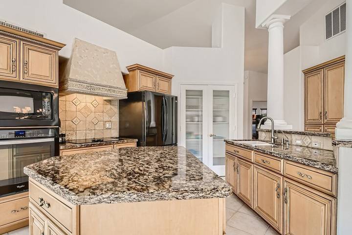 Vacation rental for 14 people, with yard in Gilbert