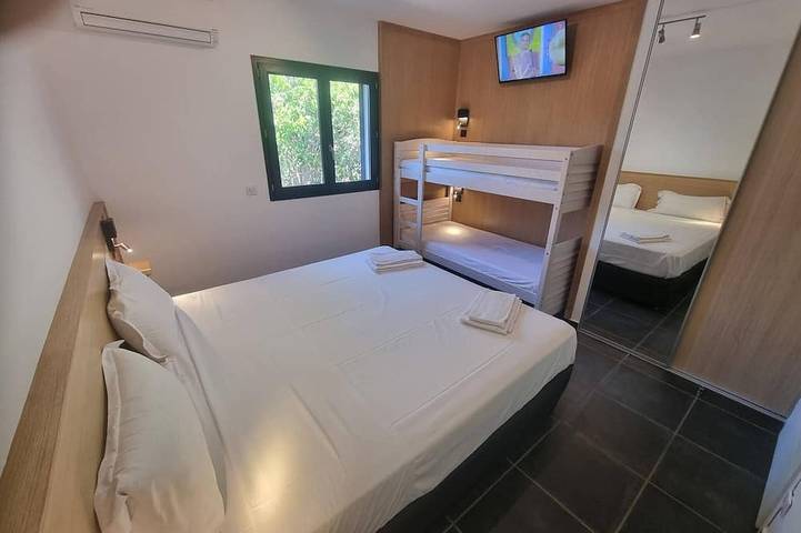 Apartamento entero, Casa 2, piscina 29 °, jacuzzi, vista al mar, playa 800 m, sauna hammam, río in Sainte-Lucie de Porto-Vecchio, Zonza