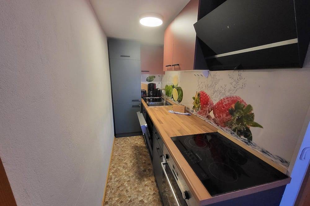 Ganze Wohnung, Gutshof Ferienwohnung mit 2 Schlafzimmern, viel Natur, Hofgarten und See in Tangerhütte, Altmark