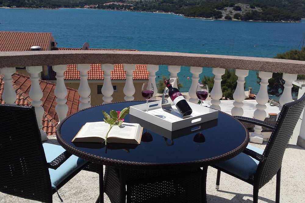 Ganze Wohnung, Modern Apartman - 4 To 6 Persons With A Stunning Sea View in Tisno, Dalmatinisches Festland
