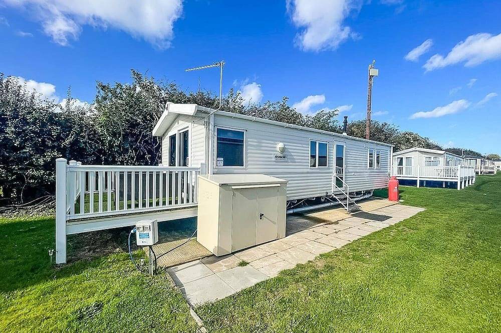 Lovely dog friendly caravan for hire at California Cliffs, Norfolk in California (Great Yarmouth), Great Yarmouth