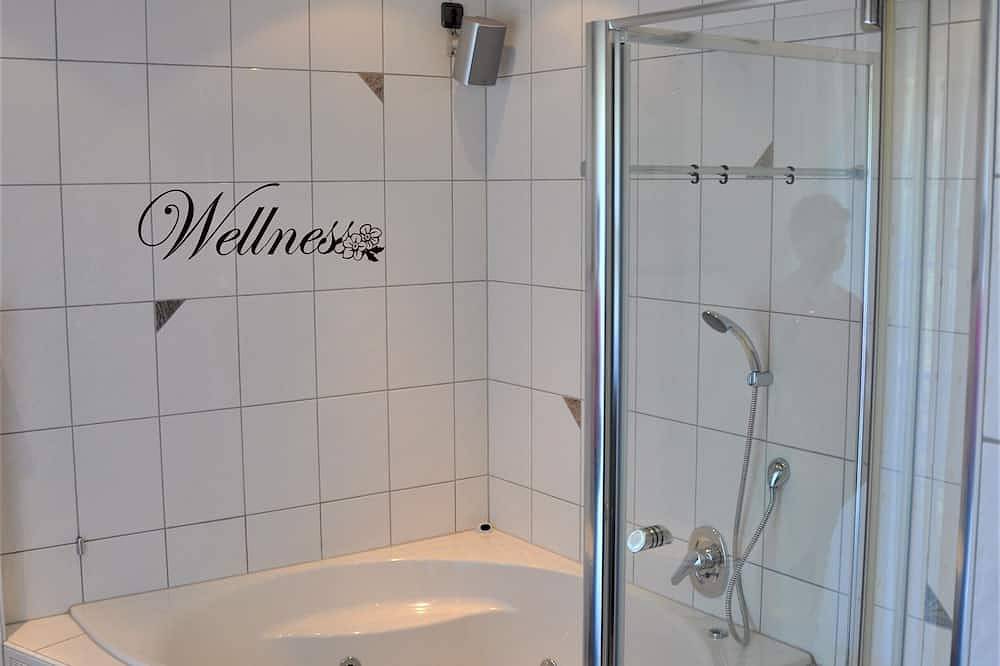 Vacation home/event location, 285 m² living area, 300 m² secluded outdoor area in Rieneck, Spessart-Mainland