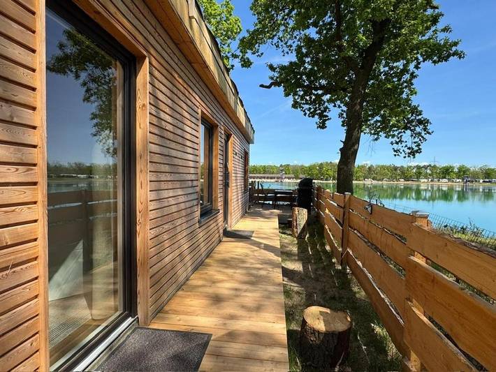 Ferienhaus für 3 Personen, mit Terrasse und Seeblick sowie Ausblick in Dessau-Wörlitzer Gartenreich