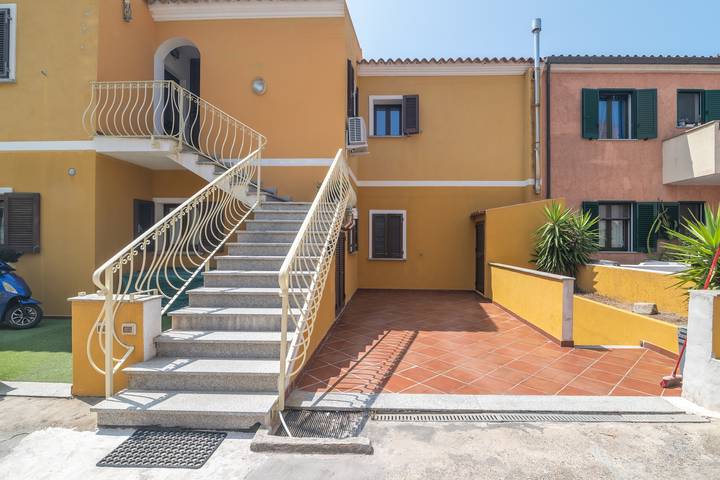 Ganze Wohnung, Apartment 'Elena' mit Balkon, Wlan und Klimaanlage in Santa Teresa di Gallura, Santa Teresa Gallura (Gemeinde)