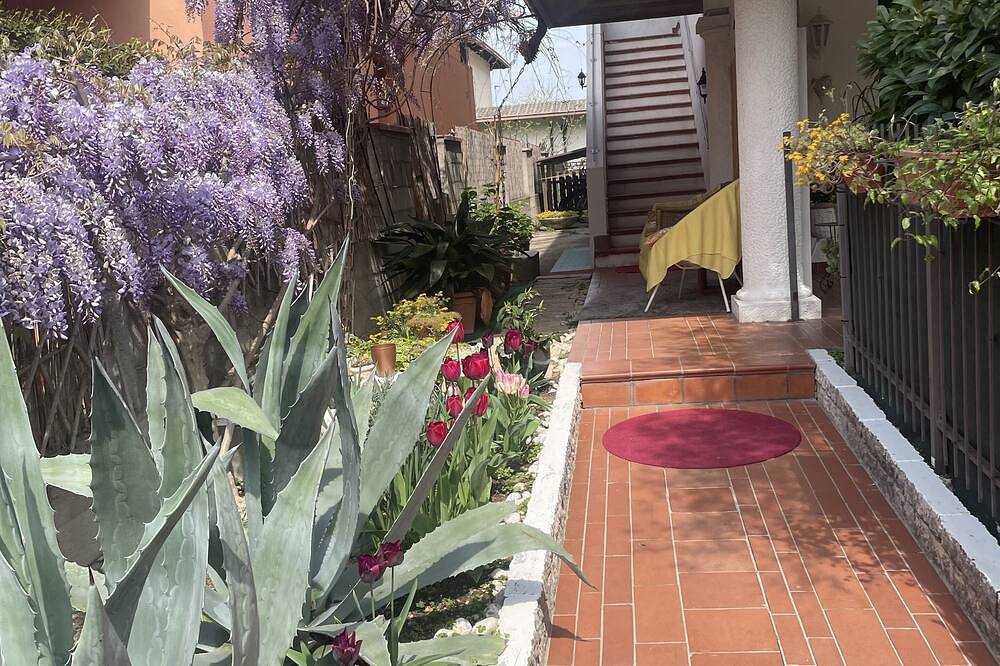 Happy Days house in the center of colombare sirmione in Santa Maria di Lugana, Sirmione