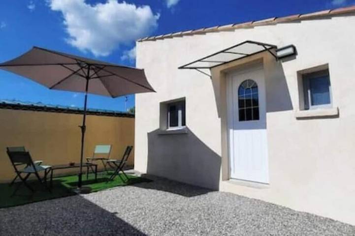 Gîte pour 4 personnes, avec jardin et jacuzzi dans Office De Tourisme De Valensole