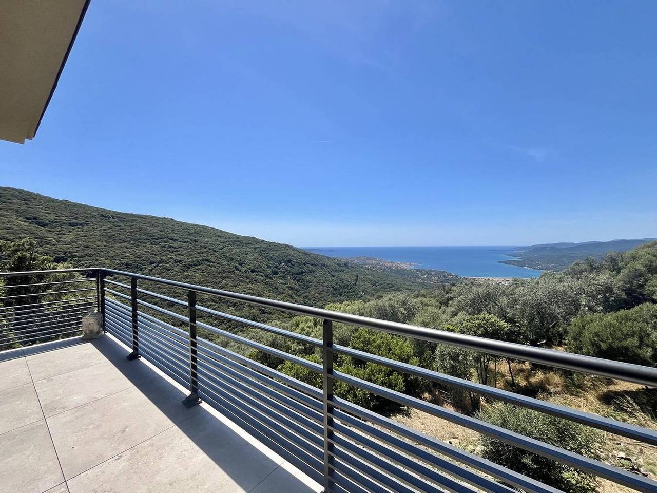 Architect-designed villa with breathtaking sea view and swimming pool in Viggianello (Francia), Sartène e dintorni