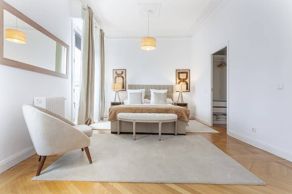 Entire apartment, Santa Ana Place apartment in Madrid in Centro (Madrid), Madrid