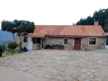 Gîte pour 6 personnes, avec jardin ainsi que vue et piscine, animaux acceptés à Tomiño