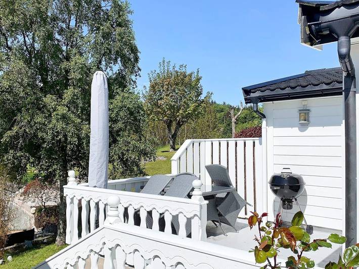 Ferienhaus für 4 Personen, mit Terrasse in Austrheim