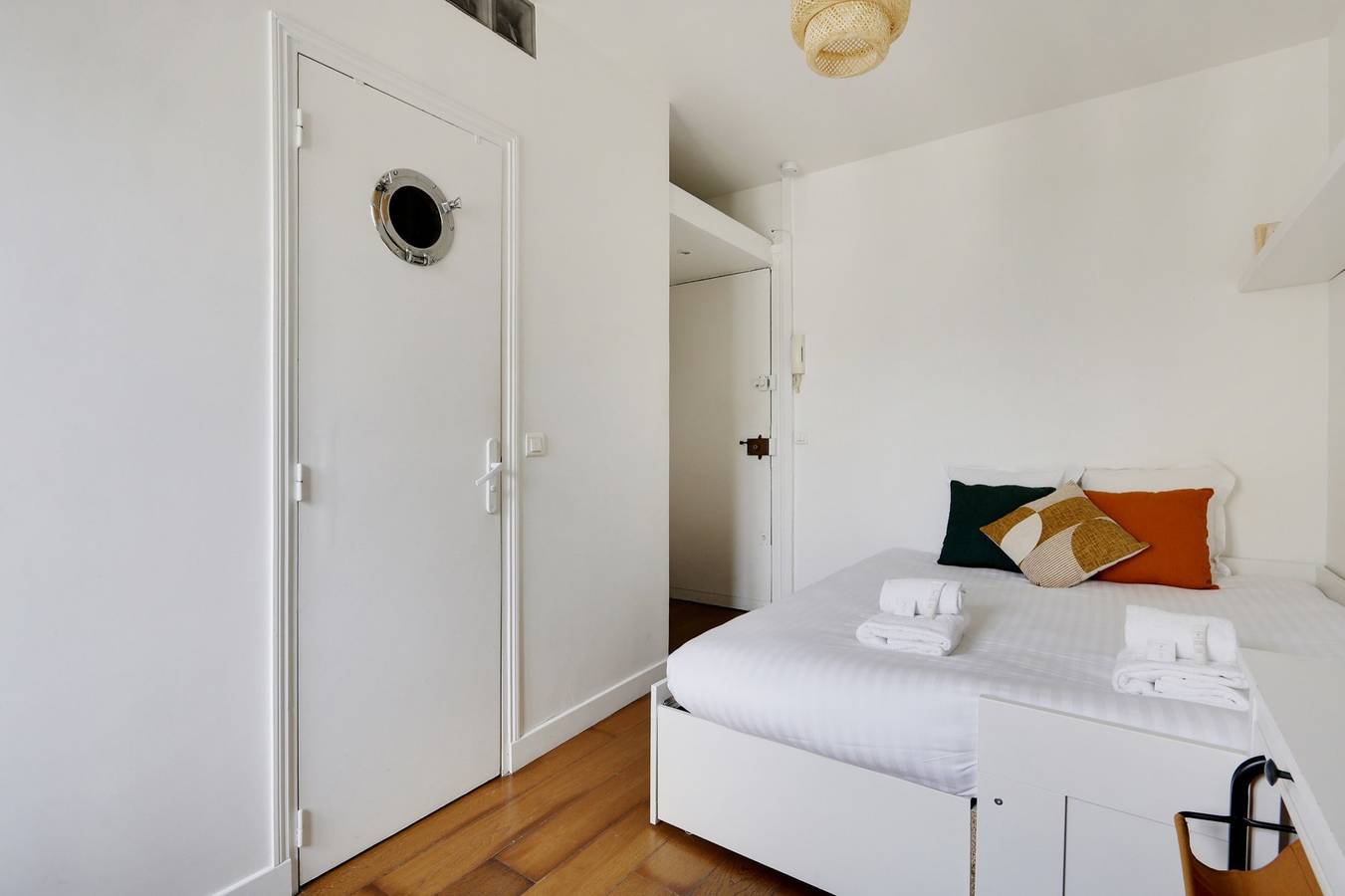 Hel studio-lejlighed, B Canal St Martin Lovely Room in 10th Arrondissement, Paris