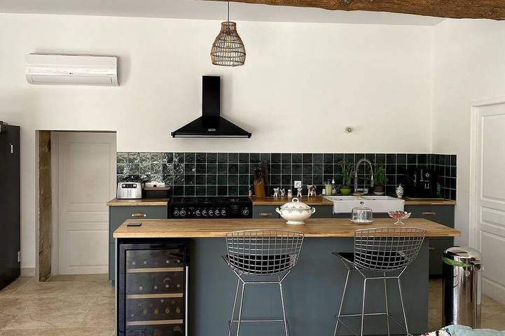 Gîte pour 16 personnes, avec jardin à Saint-Étienne-du-Grès - 3