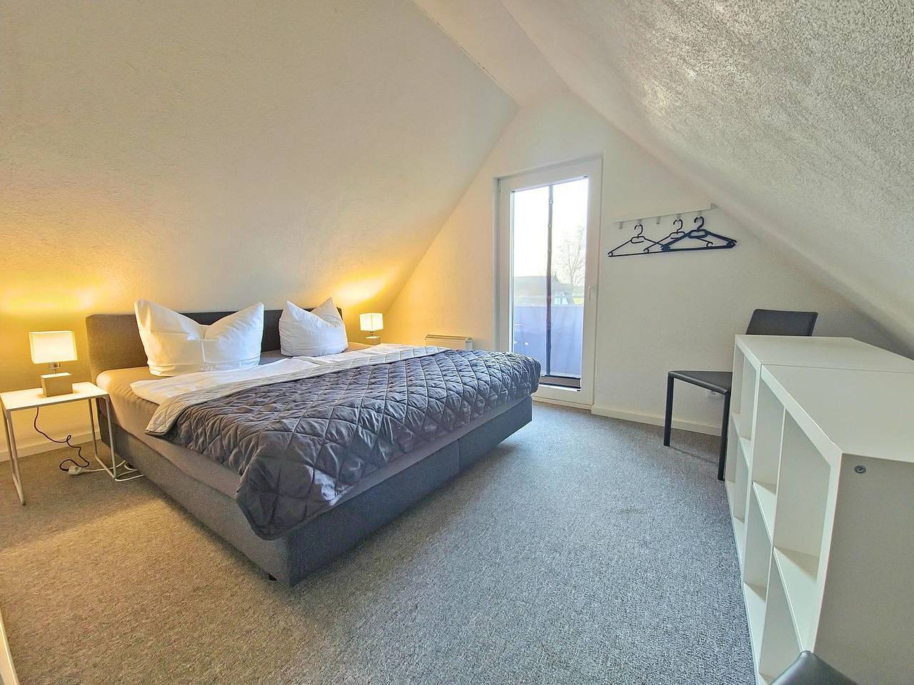 Ferienwohnung 2 – Achterwasser: Komfort mit Balkon, Terrasse & Blick aufs Wasser in Neeberg, Krummin