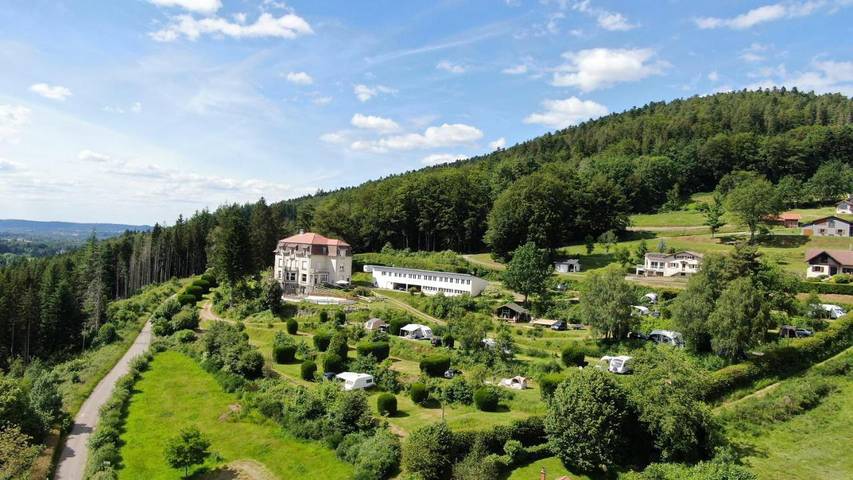 Appartement de vacances pour 4 personnes, avec jardin ainsi que vue et piscine