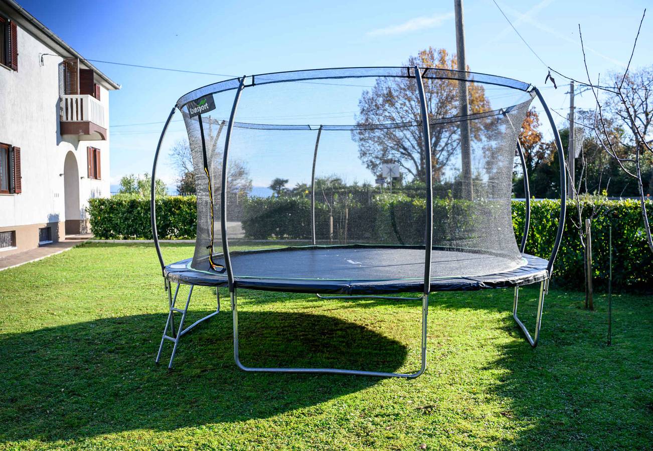 Casa de vacaciones con piscina exterior, parque infantil, trampolín y barbacoa  in Arhuaco, Opatija Riviera