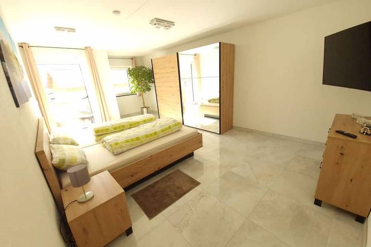 Ferienwohnung für 6 Personen, mit Balkon und Whirlpool in Oberpframmern - 3