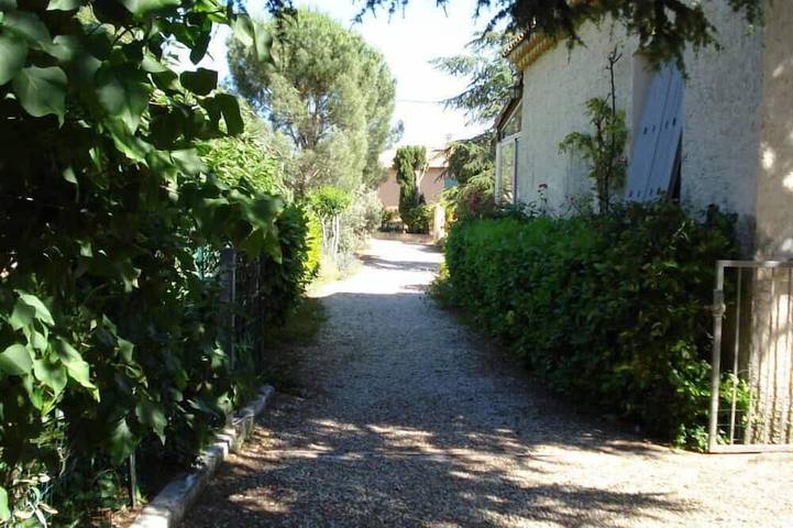 Gîte pour 4 personnes, avec jardin et piscine, animaux acceptés