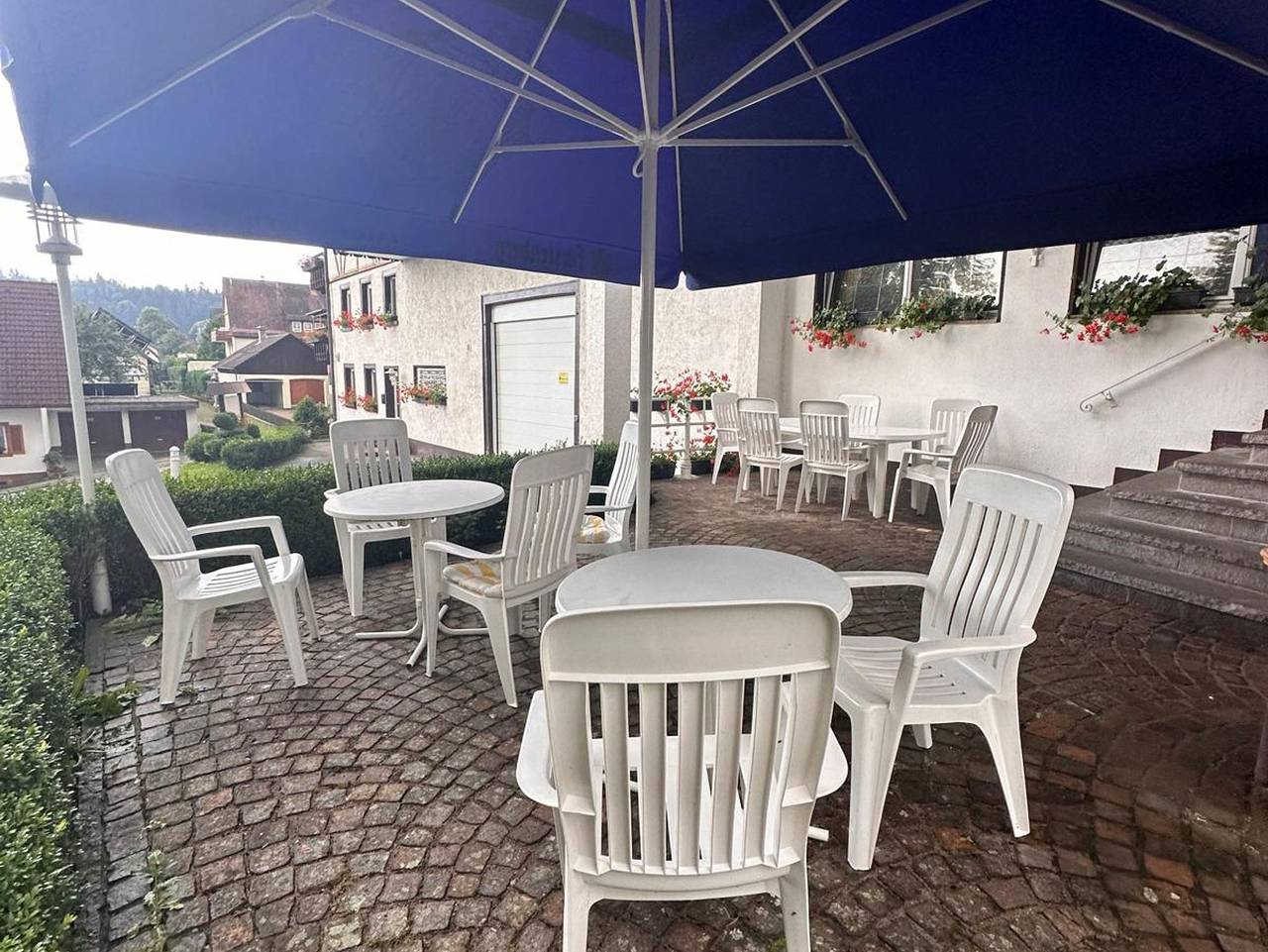 Hotel-Restaurant Waldblick-Bsr - Familienzimmer Classic, Retro mit Balkon, 1 Doppelbett+1 Einzelbett in Donaueschingen, Mittlerer Schwarzwald