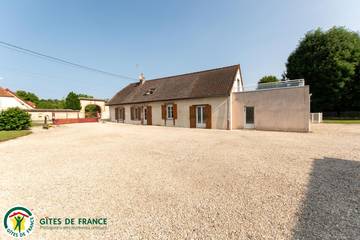 Gîte pour 8 personnes, avec jardin ainsi que piscine et terrasse dans Marne